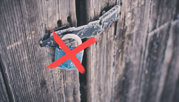 Symbol Barrierefreiheit duschgestrichenes Vorhängeschloss